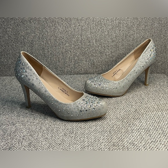 Elegant Silver Glitter Heels for Formal Occasions - Picture 1 of 16